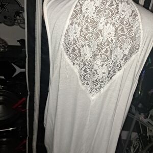 Sobre todo blanco,  bajado con encanto , color Blanco. De Mujer.